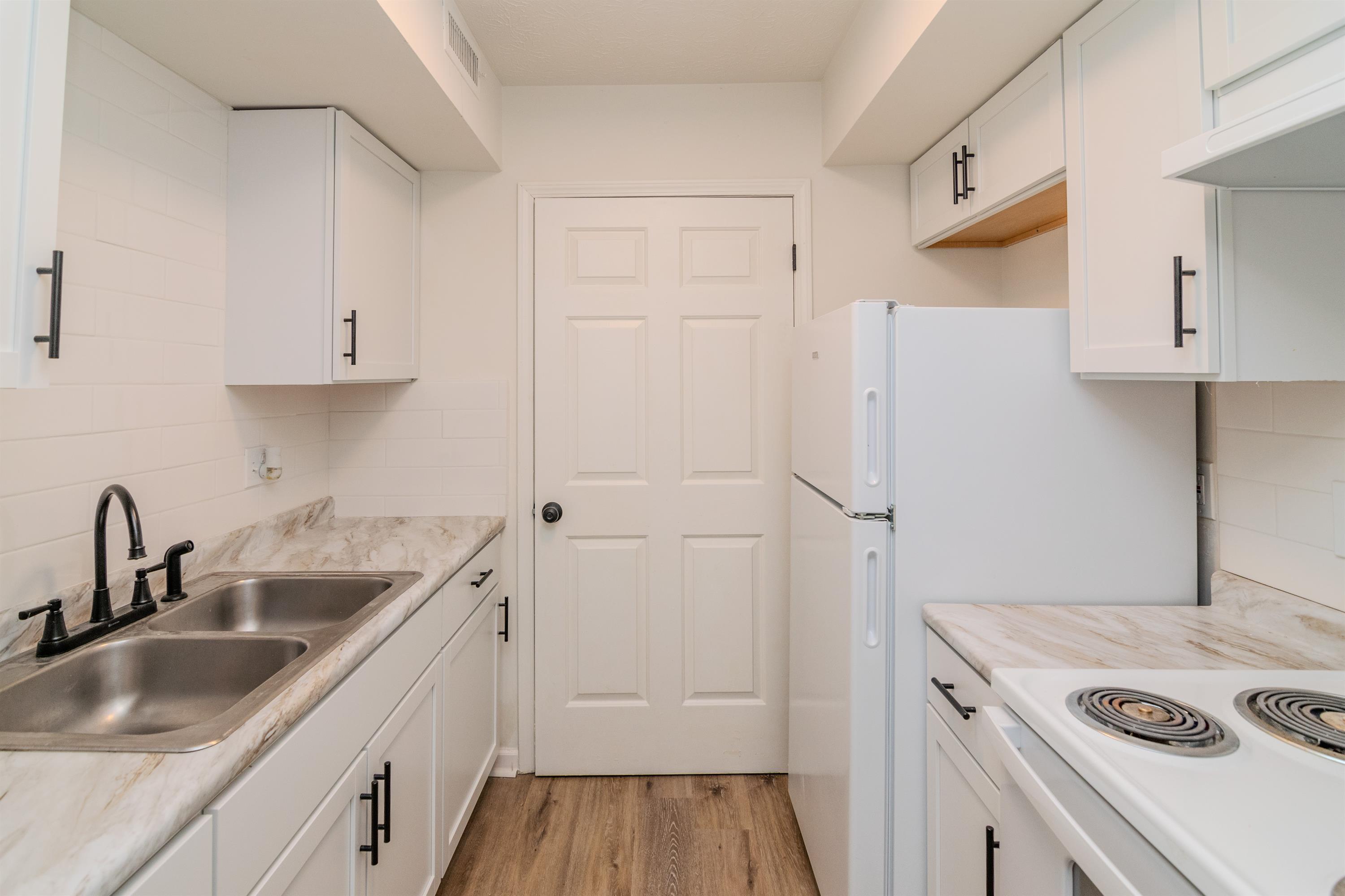 185 Vincent Blvd #10